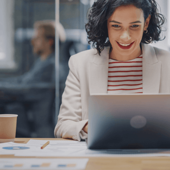 Smiling woman in front of desktop