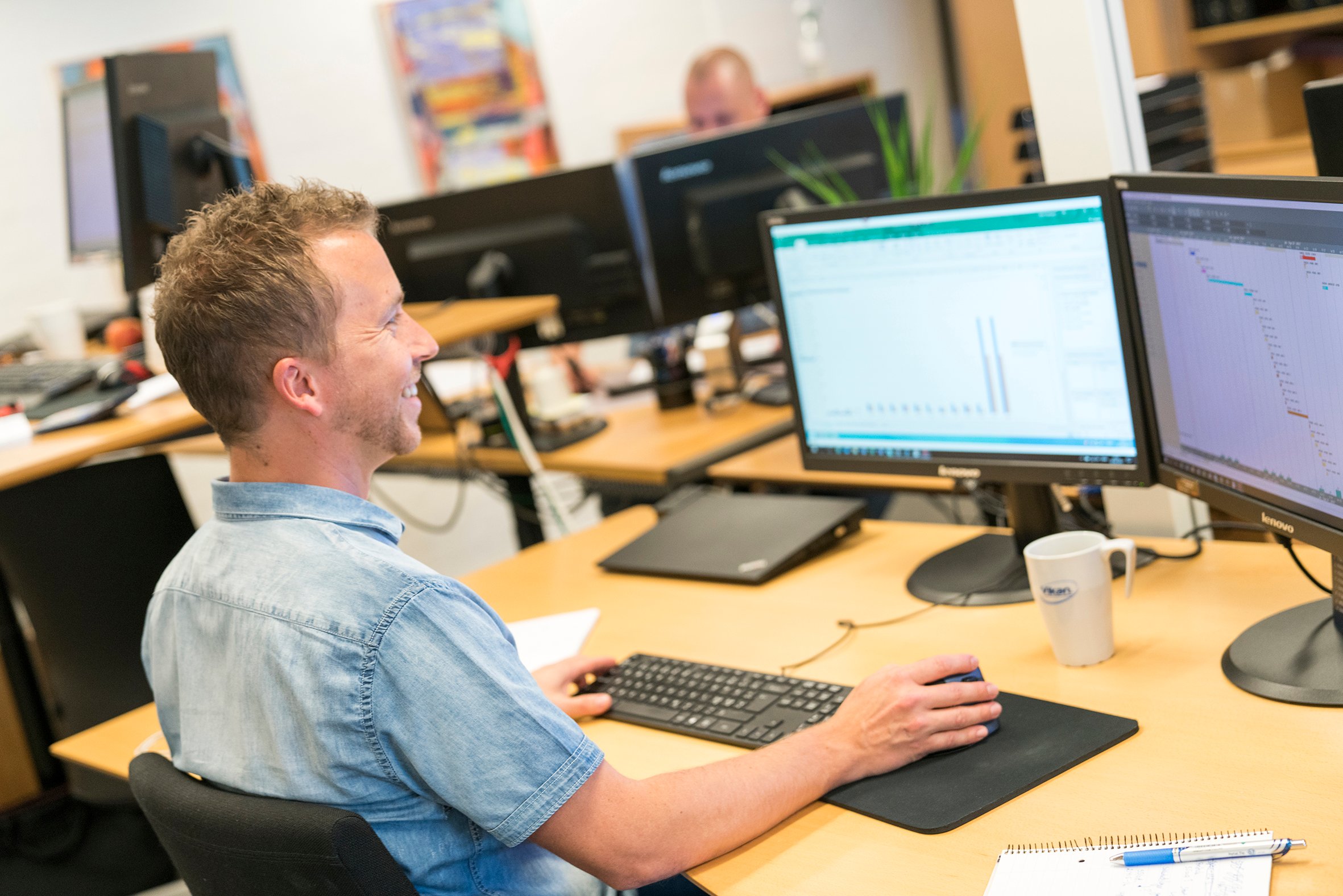 Man-smiling-looking-at-computer-at-vikan-TARGIT