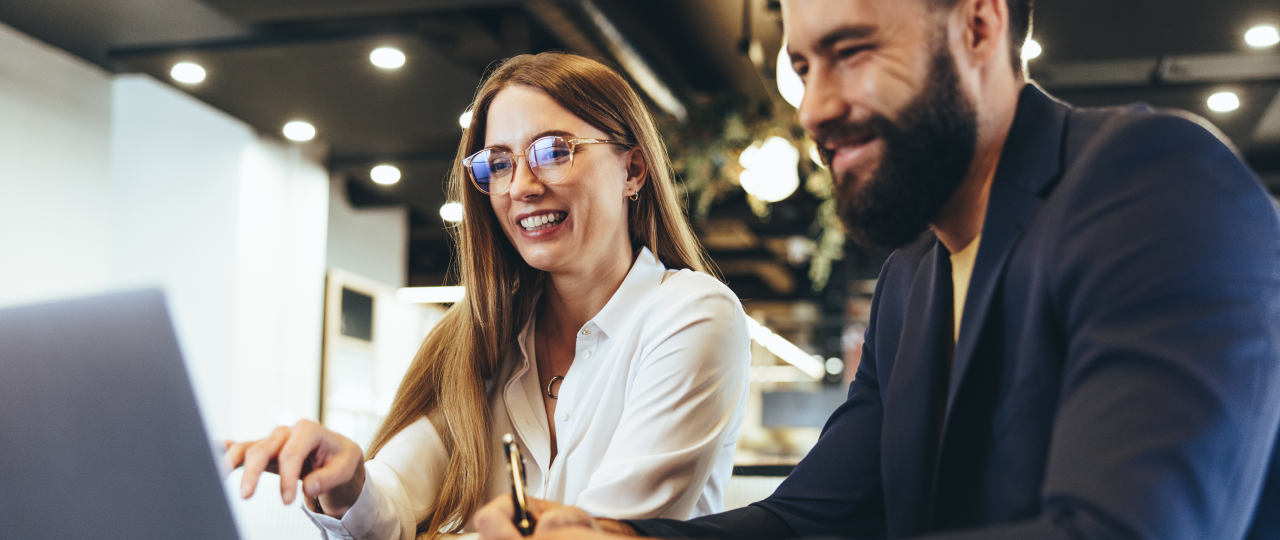 women_and_man_smiling_computer